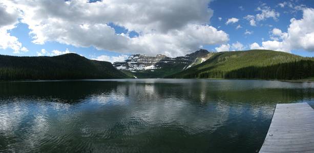 Panorama: Cameron Lake in Waterton Lakes National Park