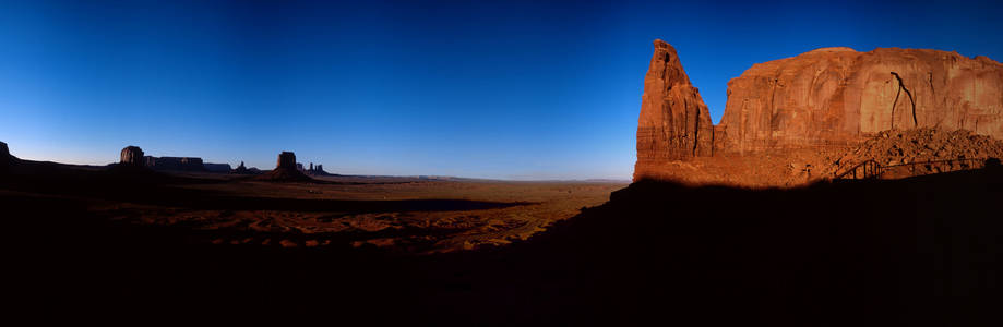 Panorama: Monument Valley Sunset
