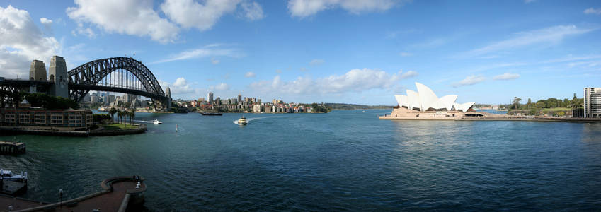 Panorama: Sydney Harbour from Quay restaurant
