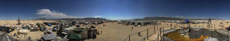 Panorama: Burning Man 2002 from Wednesday, wide view