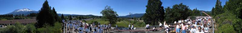Panorama: Mount Shasta Fun Run from the bridge
