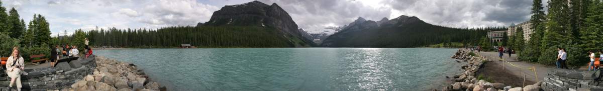Panorama: Lake Louise in summer, 360 view 
