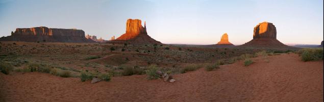 Panorama: Monument Valley Mittens