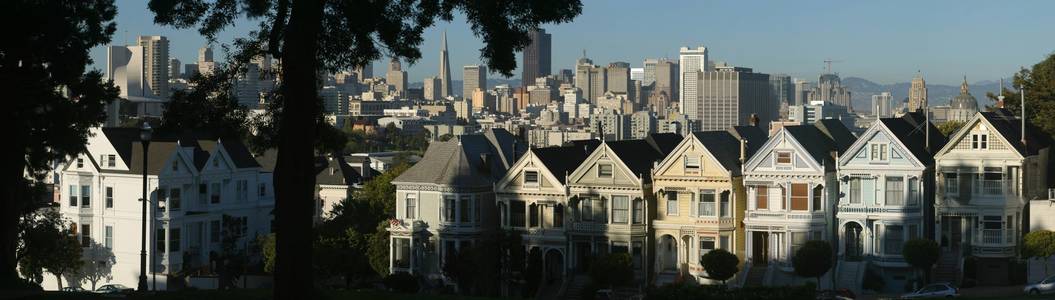 Panorama: The Painted Ladies, classic San Francisco view