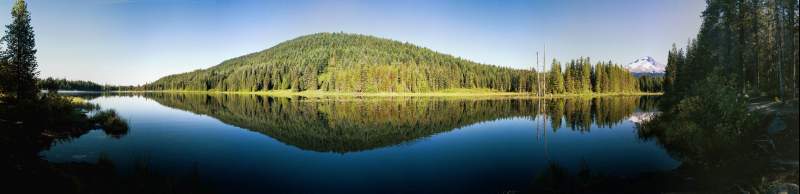 Panorama: Trillium Lake, on Mt. Hood, Oregon