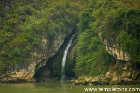 Many waterfalls trickle into the Yangtze, more in the wet season of course.