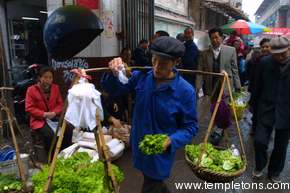 Sellers prepare for market
