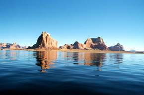 More lovely Lake Powell scenery.
