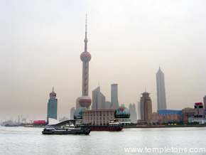 Hazy Pudong and the Pearl tower
