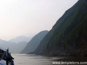 A variety of scenes sailing down the Wu gorge