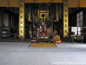 Interior of another temple at Chion-in